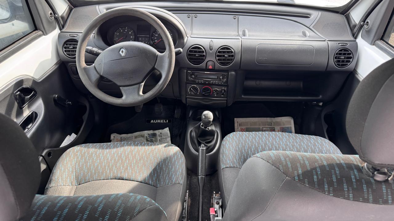 RENAULT - KANGOO PH3 CONFORT  1.6  - MANUAL  - 2015